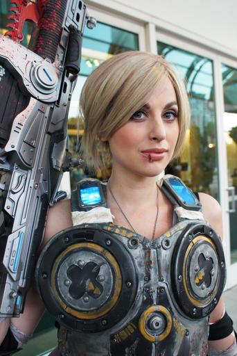 Gears of War 3 - Косплей Ани Страуд (Meagan Vanburkleo and Jessica Nigri) UPD